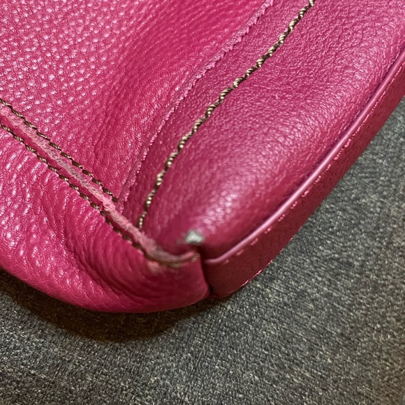 The Sak raspberry colored leather purse - Picture 4 of 7